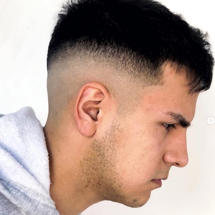 Corte de cabello clásico masculino prolijo